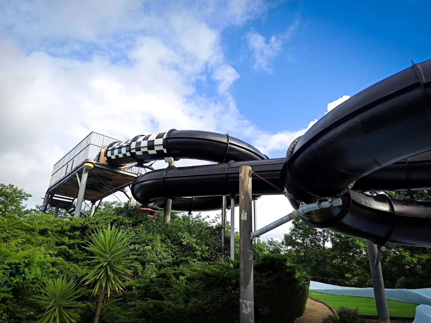 Intervention de cordistes MS Access pour une petite touche de noir chez AQUALAND à Gujan Mestras (industrie) – 3